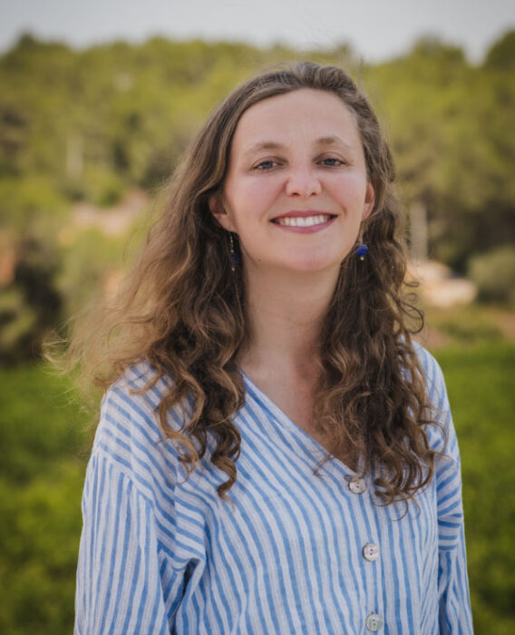 Image of Hannah Barker